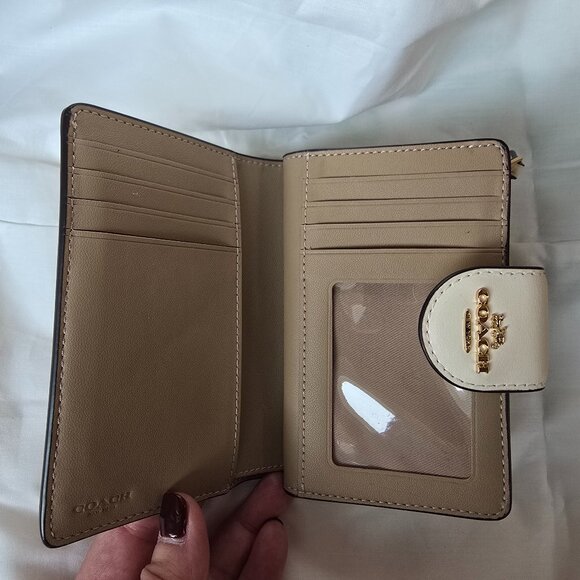 Coach Medium Corner Zip Wallet In Signature Canvas With Floral Print - Picture 5 of 5